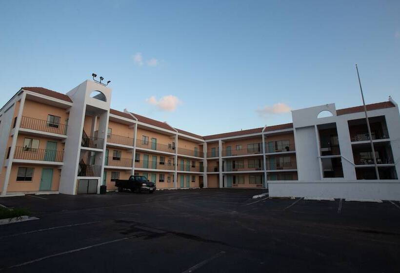 Windwater Hotel And Marina