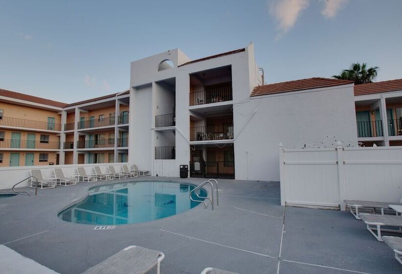 Windwater Hotel And Marina