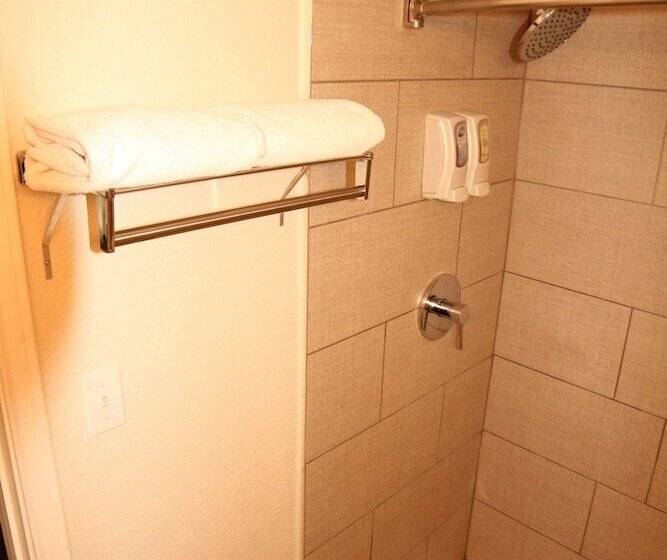 Windwater Hotel And Marina