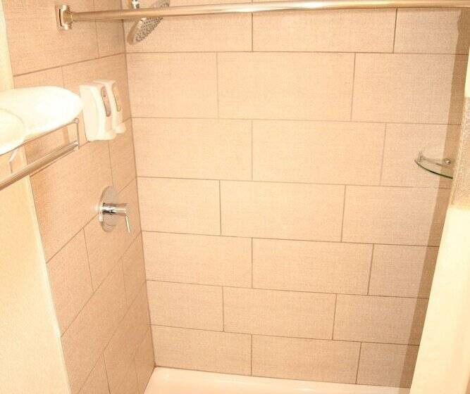 Windwater Hotel And Marina