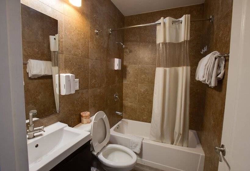 Windwater Hotel And Marina