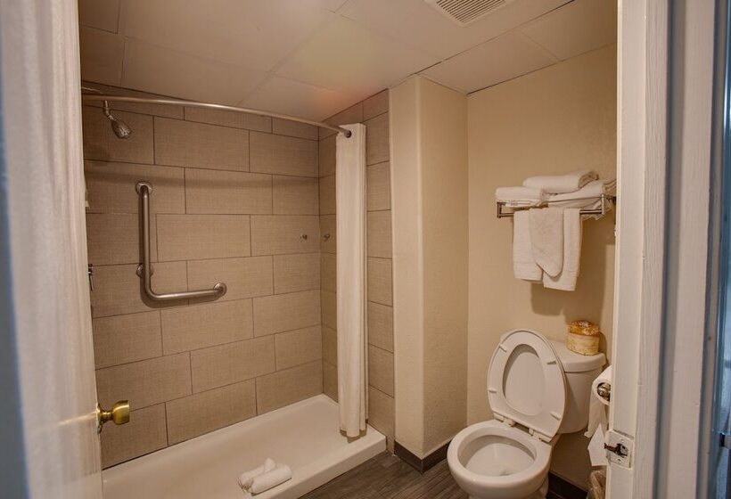 Windwater Hotel And Marina