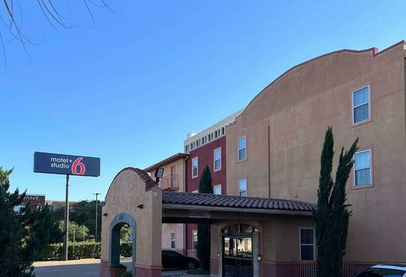 Motel 6 Dallas TX Downtown