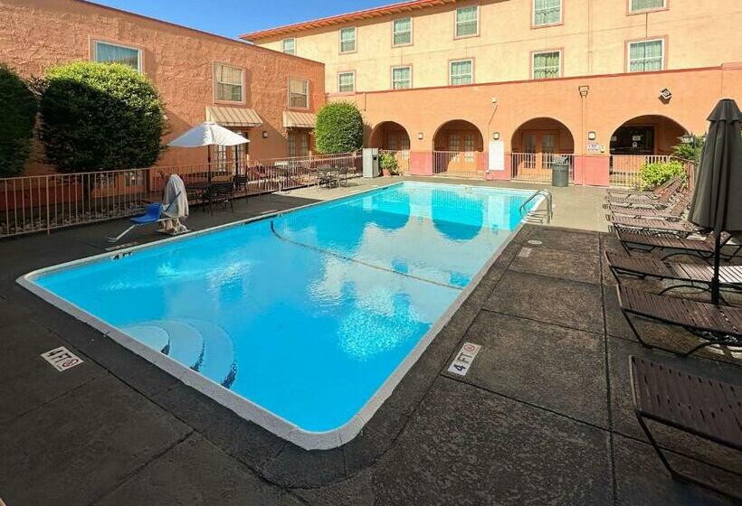 Motel 6 Dallas TX Downtown