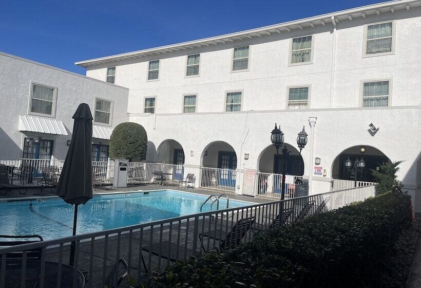 Motel 6 Dallas TX Downtown