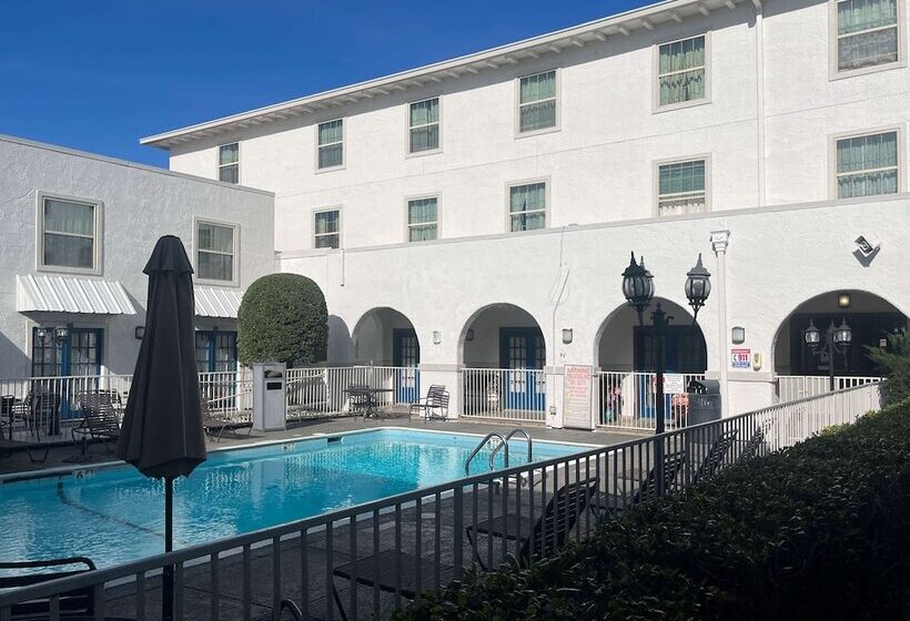 Motel 6 Dallas TX Downtown