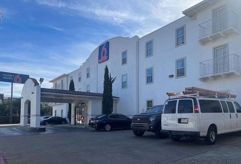 Motel 6 Dallas TX Downtown