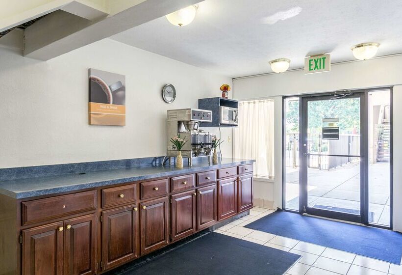 Отель Americas Best Value Inn Edgewood