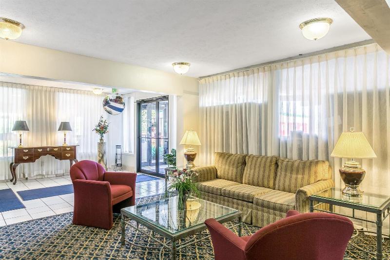 Отель Americas Best Value Inn Edgewood