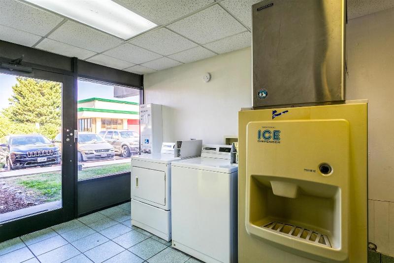 Отель Americas Best Value Inn Edgewood