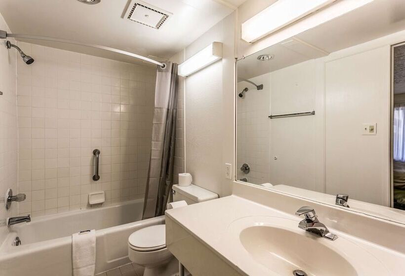 Отель Americas Best Value Inn Edgewood