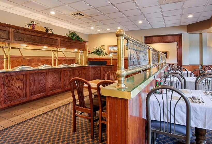 فندق على الطريق Best Western Forest Inn