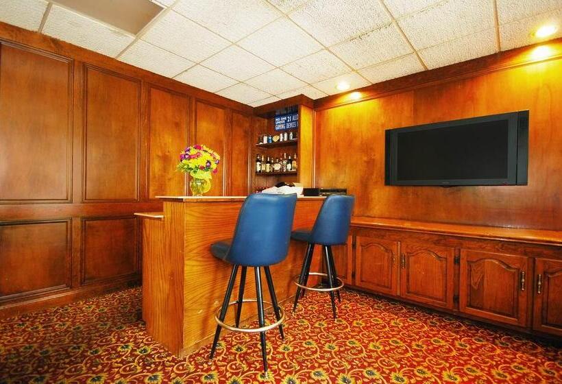 فندق على الطريق Best Western Forest Inn