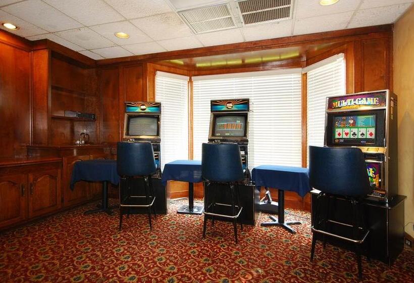 فندق على الطريق Best Western Forest Inn