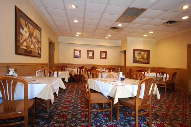 فندق على الطريق Best Western Forest Inn