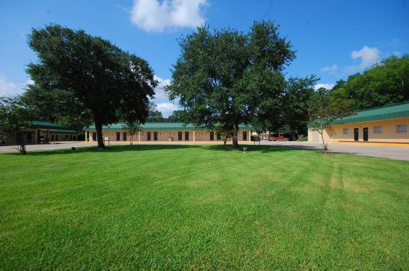 فندق على الطريق Best Western Forest Inn