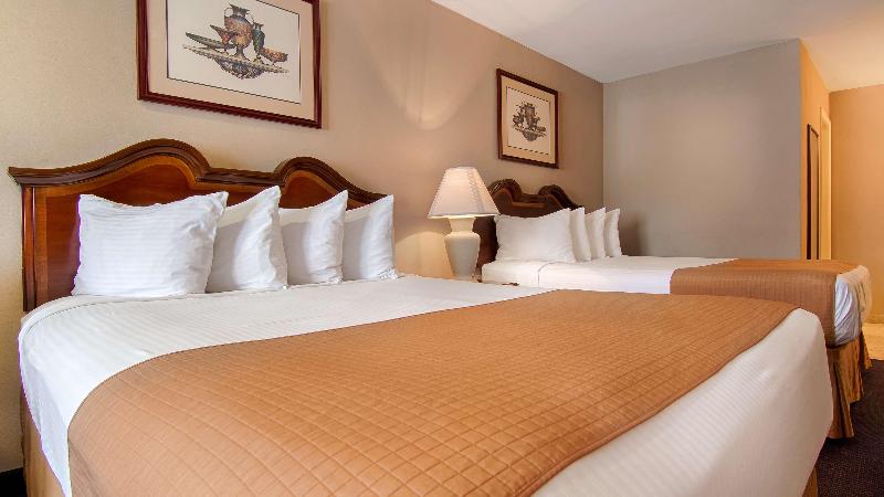 فندق على الطريق Best Western Forest Inn