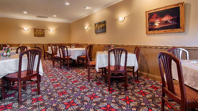 فندق على الطريق Best Western Forest Inn