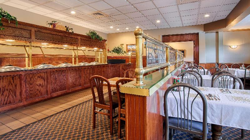 فندق على الطريق Best Western Forest Inn