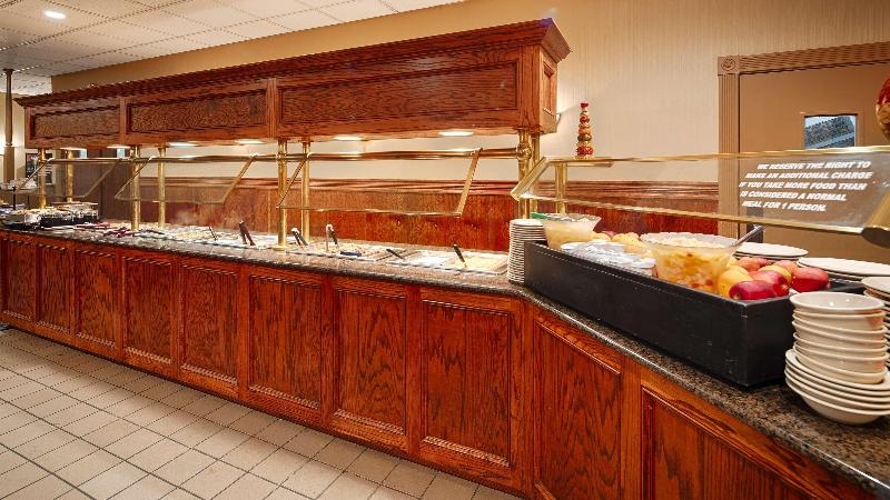 فندق على الطريق Best Western Forest Inn