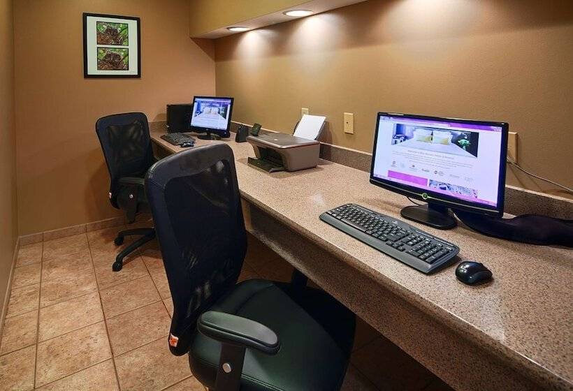 فندق على الطريق Best Western Forest Inn