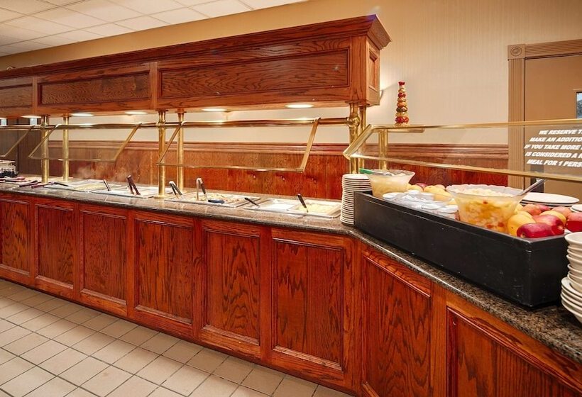 فندق على الطريق Best Western Forest Inn