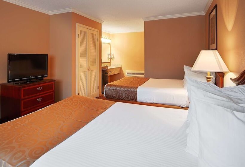 فندق على الطريق Best Western Forest Inn