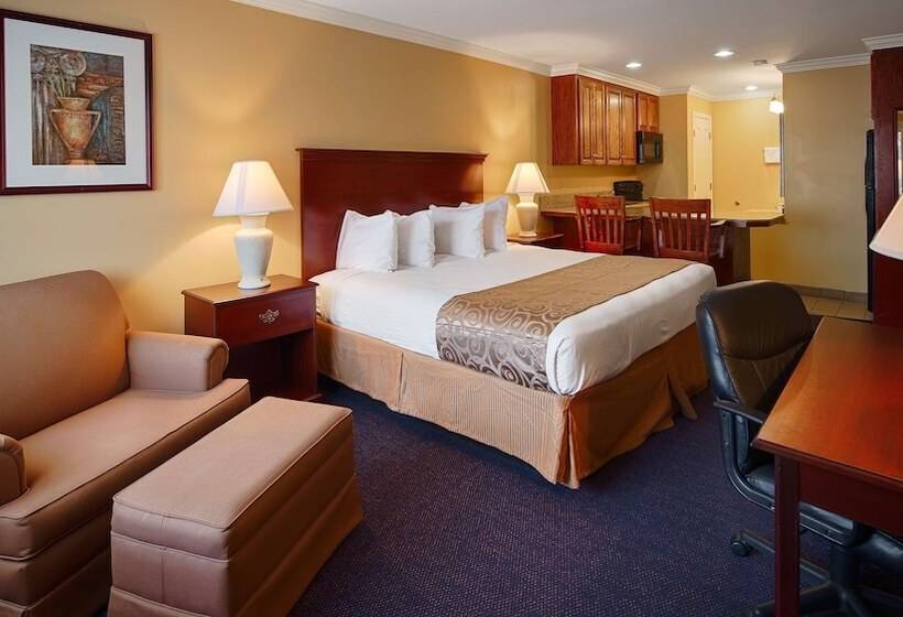 فندق على الطريق Best Western Forest Inn