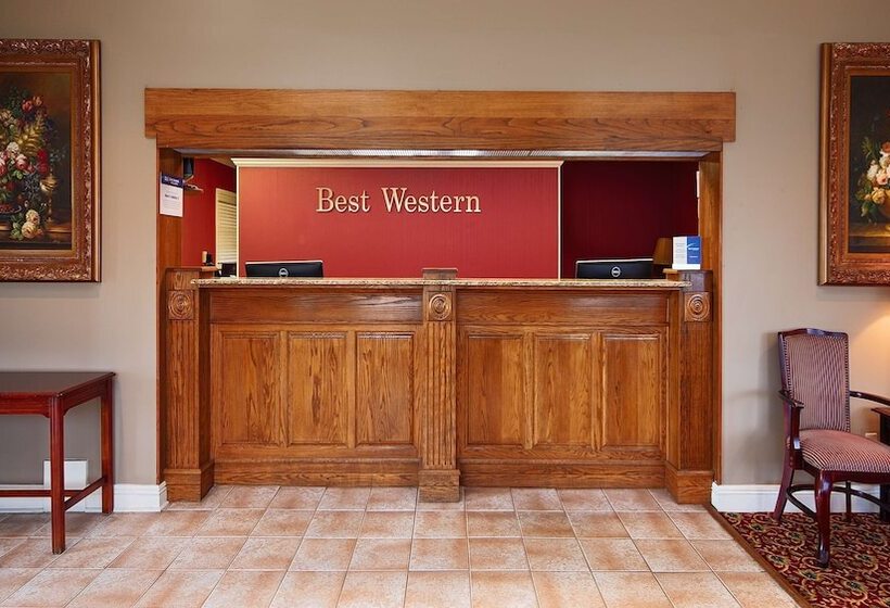 فندق على الطريق Best Western Forest Inn