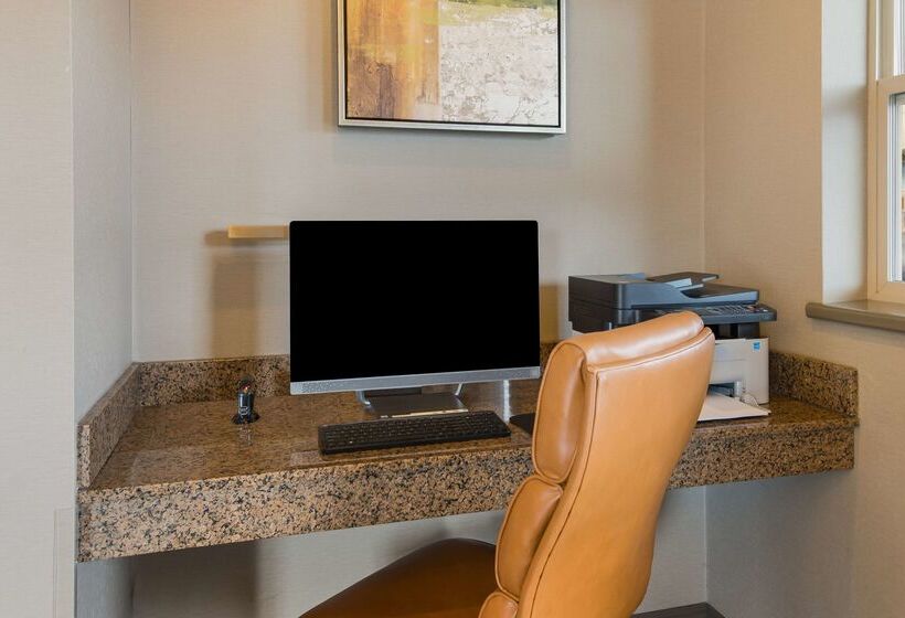 فندق على الطريق Best Western Holiday