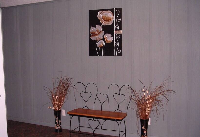 فندق على الطريق Budget Host Inn