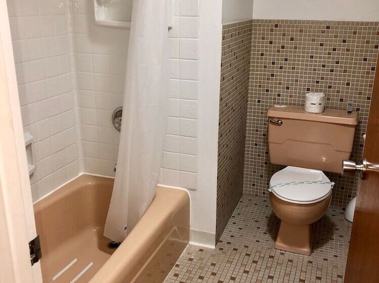 فندق على الطريق Budget Host Inn