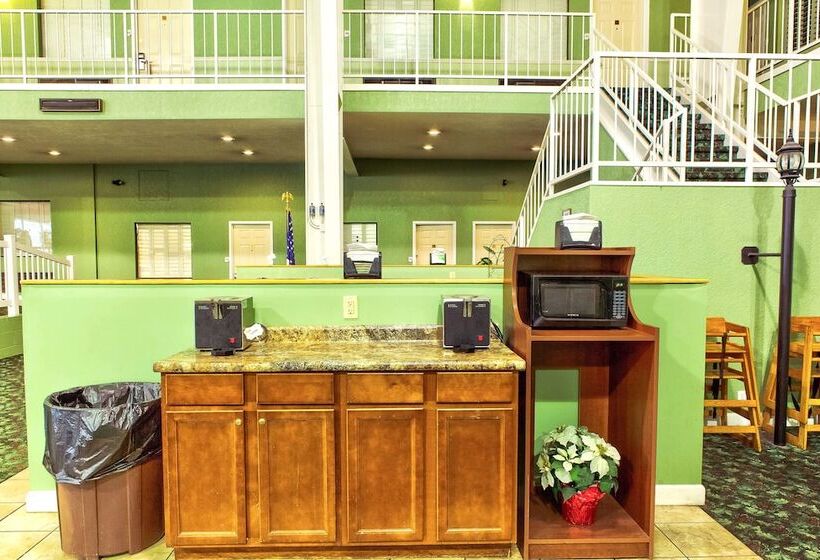 فندق على الطريق Coratel Inn & Suites By Jasper Mccook