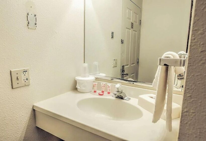 فندق على الطريق Coratel Inn & Suites By Jasper Mccook