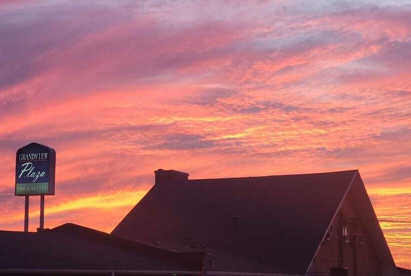 فندق على الطريق Grand View Plaza Inn & Suites