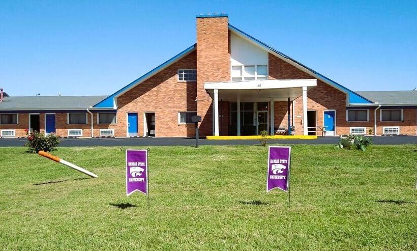 فندق على الطريق Grand View Plaza Inn & Suites