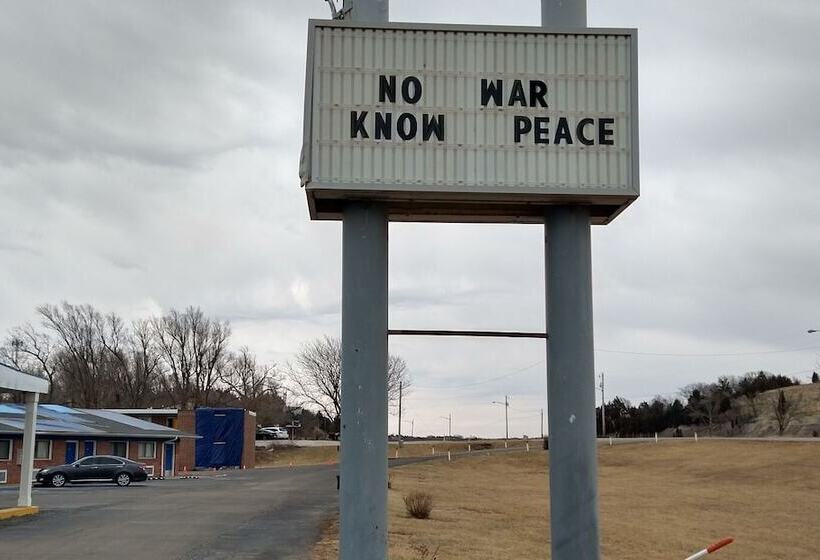 فندق على الطريق Grand View Plaza Inn & Suites