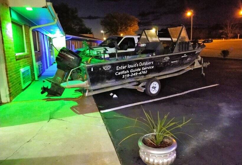 فندق على الطريق Grand View Plaza Inn & Suites