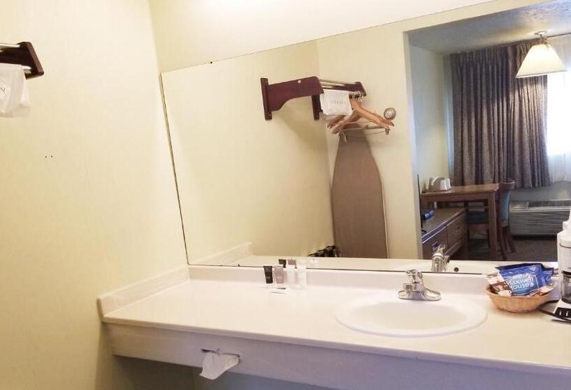 فندق على الطريق Magnuson Hotel Ely