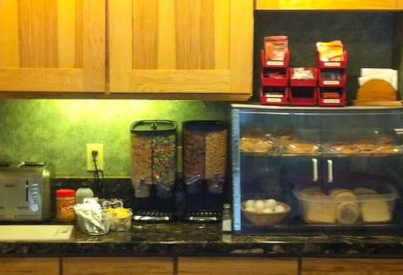 فندق على الطريق Magnuson Hotel Ely