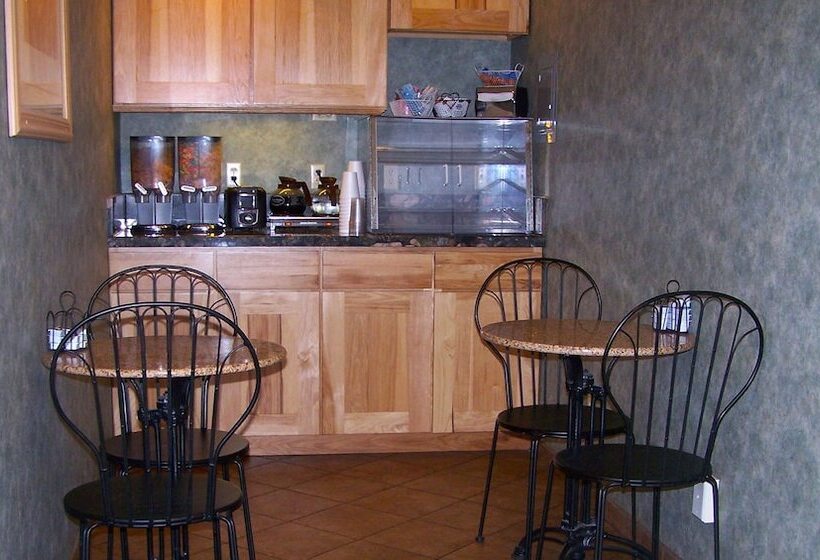 فندق على الطريق Magnuson Hotel Ely