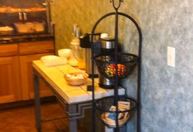 فندق على الطريق Magnuson Hotel Ely