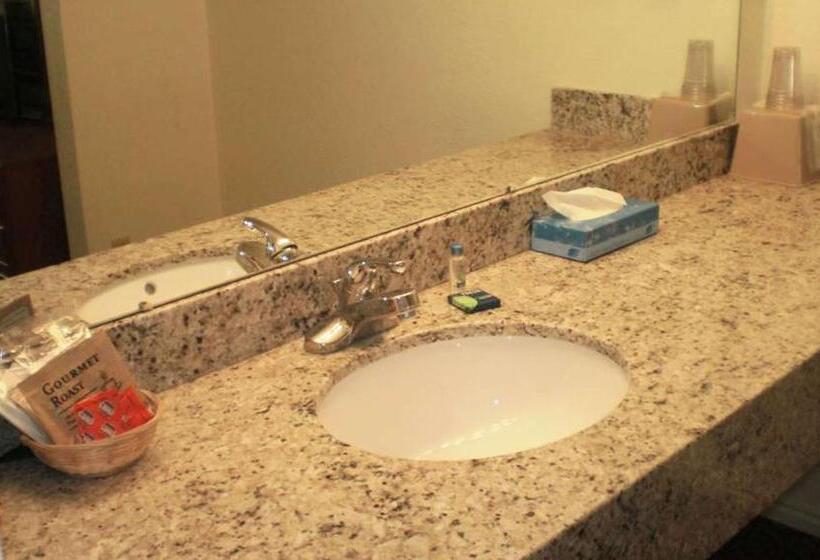 فندق على الطريق Magnuson Hotel Park Vue