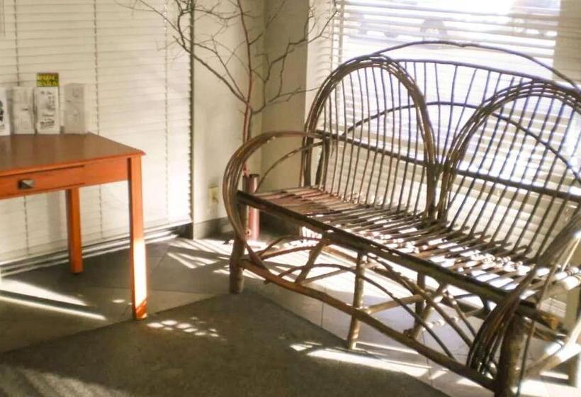 فندق على الطريق Magnuson Hotel Park Vue