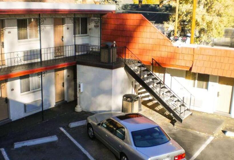 فندق على الطريق Magnuson Hotel Park Vue