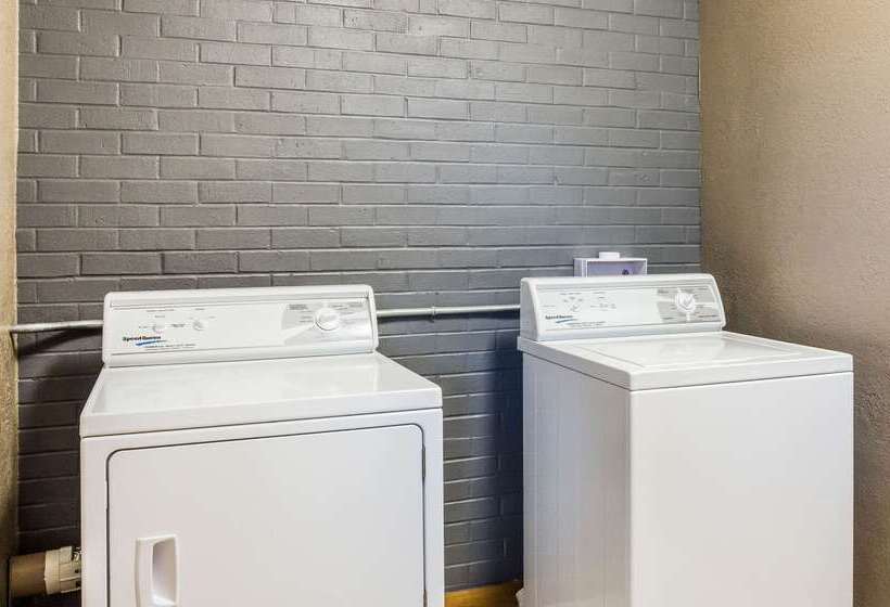 فندق على الطريق Quality Inn