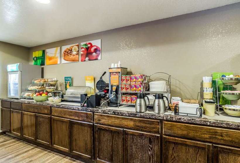 فندق على الطريق Quality Inn