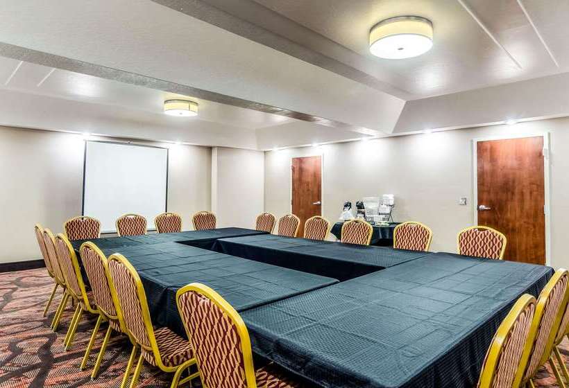 فندق على الطريق Quality Inn