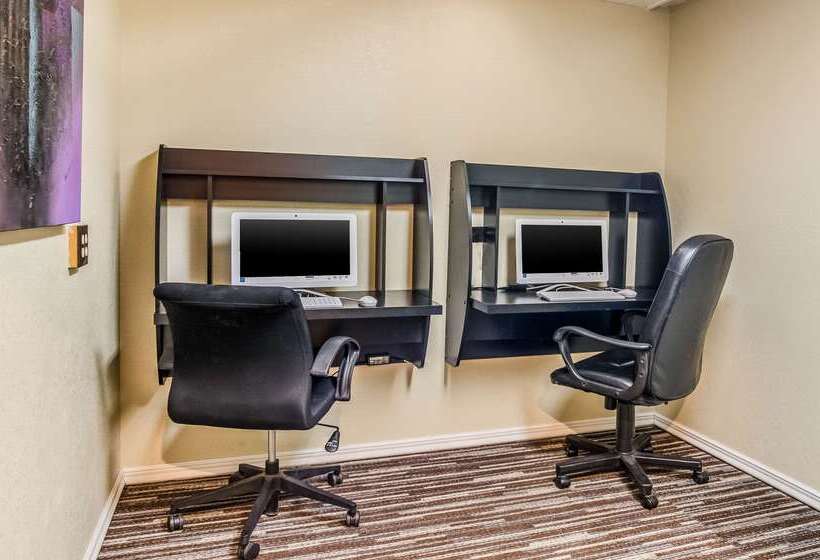 فندق على الطريق Quality Inn