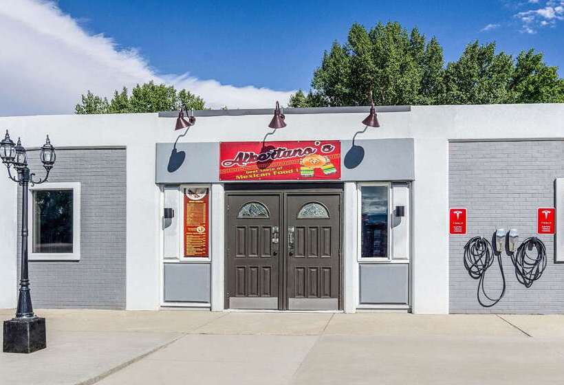 فندق على الطريق Quality Inn